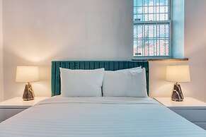 Stairway 3BR Apt w W D Ideal for Groups