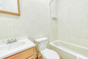 Stairway 3BR Apt w W D Ideal for Groups