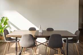 Sosuite Corner 3BR Apt w Park View, W/d, Gym