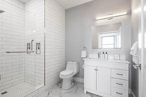 Sosuite Corner 3BR Apt w Park View, W/d, Gym