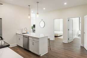 Sosuite Corner 3BR Apt w Park View, W/d, Gym