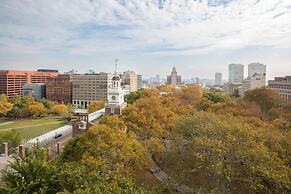 Sosuite Corner 3BR Apt w Park View, W/d, Gym