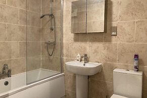 Spacious 2 Bed Apartment in Birmingham