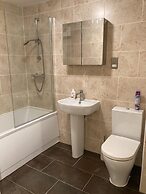 Spacious 2 Bed Apartment in Birmingham