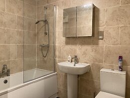 Spacious 2 Bed Apartment in Birmingham