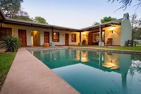 Thorn Tree House