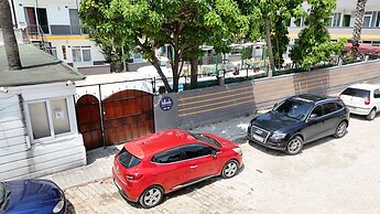 Hillside Apart House