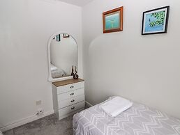 13 Gower Holiday Village