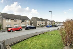 2 Bed House - Sleeps 4 - Garden - Parking - Wifi