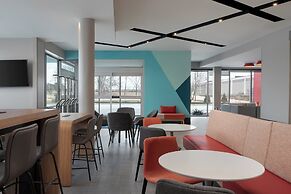 avid hotel Oak Creek by IHG