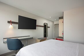 avid hotel Oak Creek by IHG