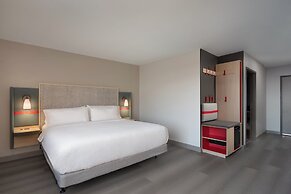 avid hotel Oak Creek by IHG