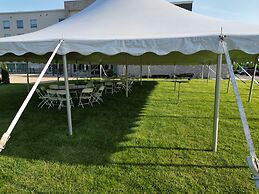 Holiday Inn Express & Suites Chicago Schaumburg by IHG