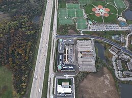 Holiday Inn Express & Suites Chicago Schaumburg by IHG