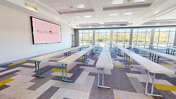 Holiday Inn Express & Suites Chicago Schaumburg by IHG