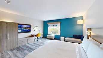 Holiday Inn Express & Suites Chicago Schaumburg by IHG