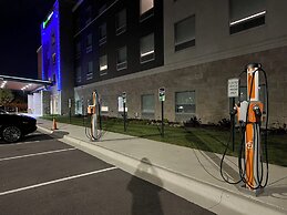 Holiday Inn Express & Suites Chicago Schaumburg by IHG