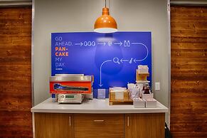 Holiday Inn Express & Suites Chicago Schaumburg by IHG