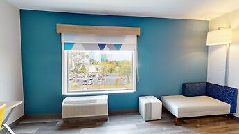 Holiday Inn Express & Suites Chicago Schaumburg by IHG