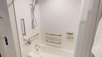 Holiday Inn Express & Suites Chicago Schaumburg by IHG