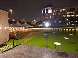 Holiday Inn Express & Suites Chicago Schaumburg by IHG