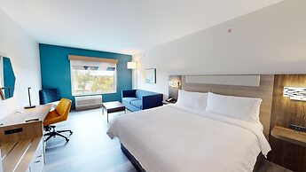 Holiday Inn Express & Suites Chicago Schaumburg by IHG