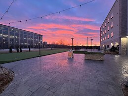 Holiday Inn Express & Suites Chicago Schaumburg by IHG