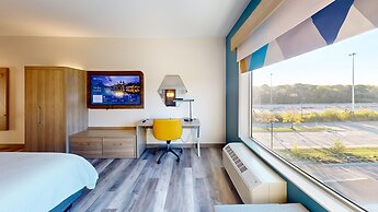 Holiday Inn Express & Suites Chicago Schaumburg by IHG