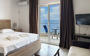 Open Sea Apartments