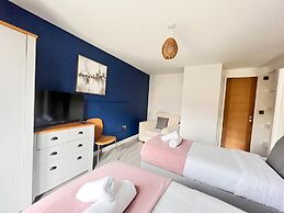 Tanzanite Apartment in Cambridge