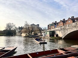 Tanzanite Apartment in Cambridge