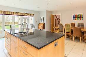 The Bourton-on-the-water Place - Lovely 5bdr House With Parking Garden