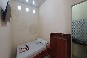 OYO 93768 Setia Budi Guest House 1