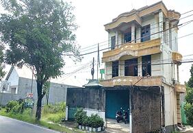 OYO 93768 Setia Budi Guest House 1