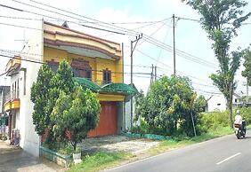 OYO 93769 Setia Budi Guest House 2