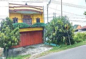 OYO 93769 Setia Budi Guest House 2