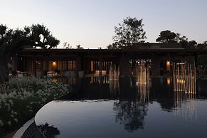 91 Athens Riviera, The Resort