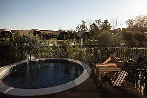 91 Athens Riviera, The Resort