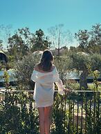 91 Athens Riviera, The Resort