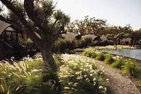 91 Athens Riviera, The Resort