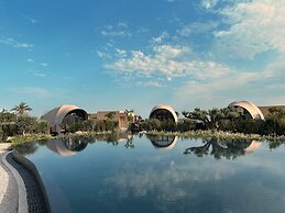 91 Athens Riviera, The Resort