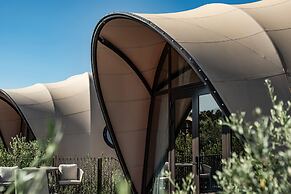 91 Athens Riviera, The Resort