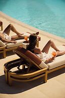 91 Athens Riviera, The Resort