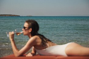 91 Athens Riviera, The Resort