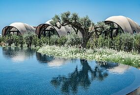 91 Athens Riviera, The Resort