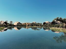 91 Athens Riviera, The Resort