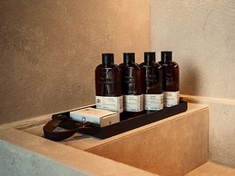 91 Athens Riviera, The Resort