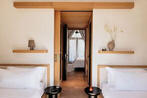 91 Athens Riviera, The Resort