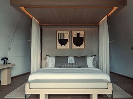 91 Athens Riviera, The Resort