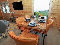 Height End Farm Log Cabin